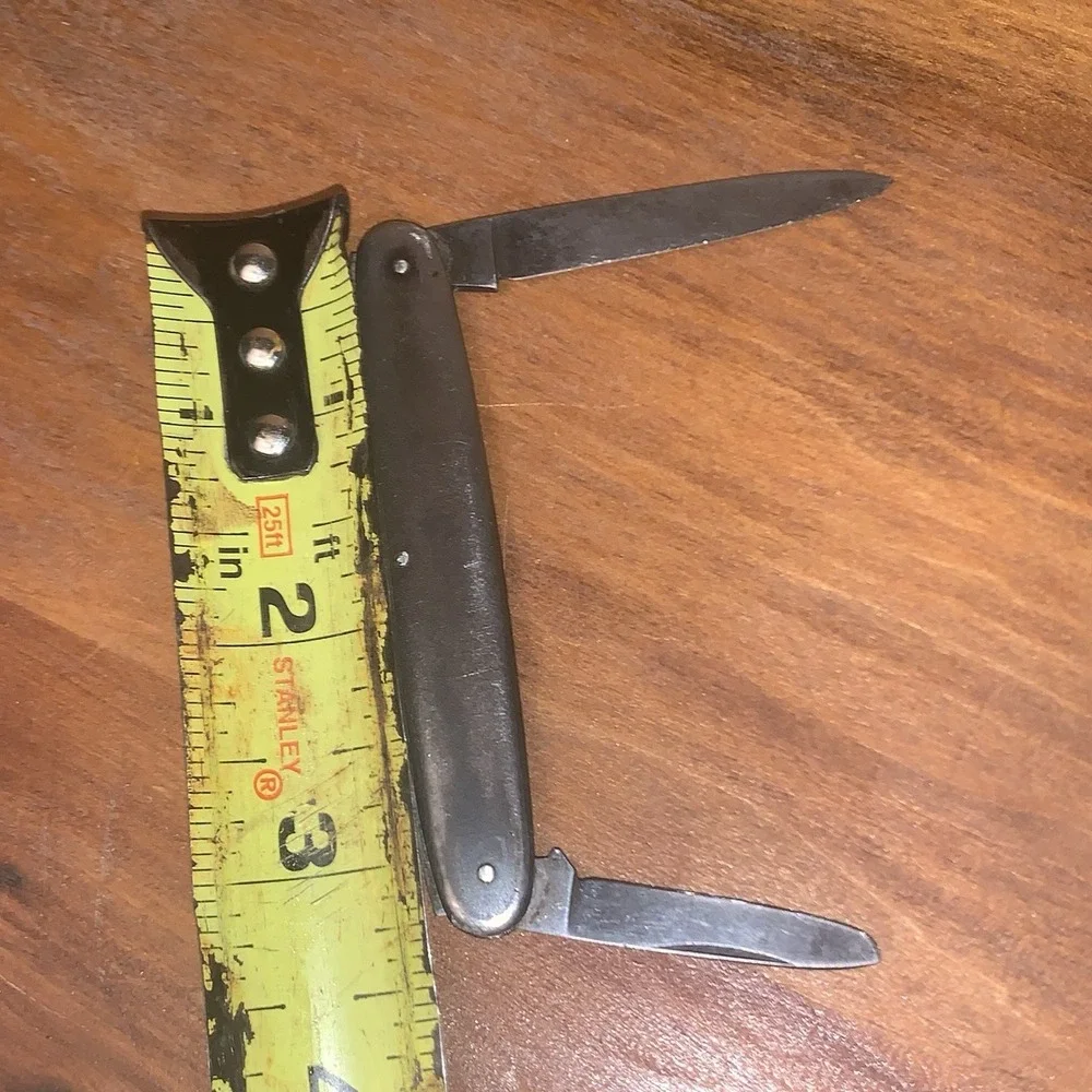 Vintage Hen & Rooster Logo 2 blade Folding Knife Engraved Soccer Player READ